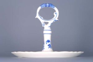 Cibulák – Podnos guľatý 21 cm s rukoväťou na soľničku, koreničku a dózu na špáradlá – originál cibuľový porcelán 1. akosť