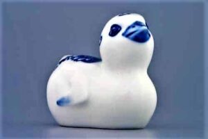 Cibulák – Kuriatko 8 cm – originál cibuľový porcelán 1. akosť