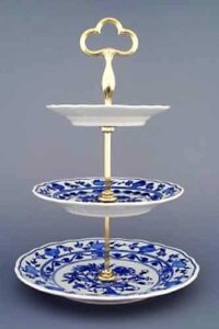 Cibulák – Etažér 3-dielny tanierový 15 + 19 + 24 cm – originál cibuľový porcelán 1. akosť